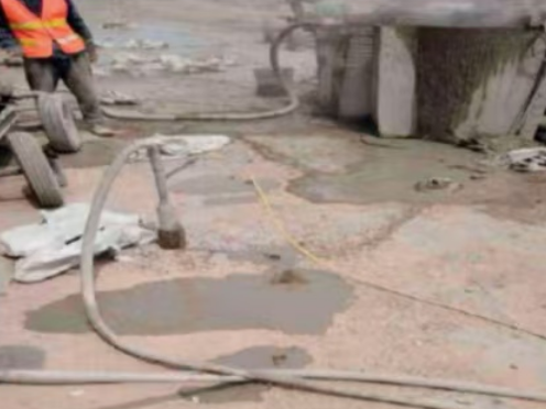 常熟水泥混凝土路面板底注浆技术 路面脱空注浆整治方案