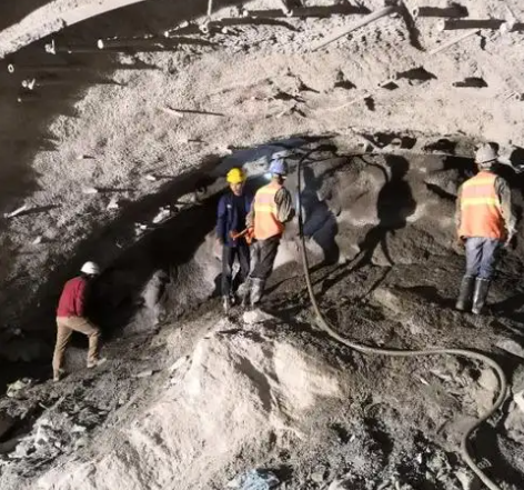 常熟隧道拱顶带模注浆料，微膨胀注浆料的特点及施工工艺